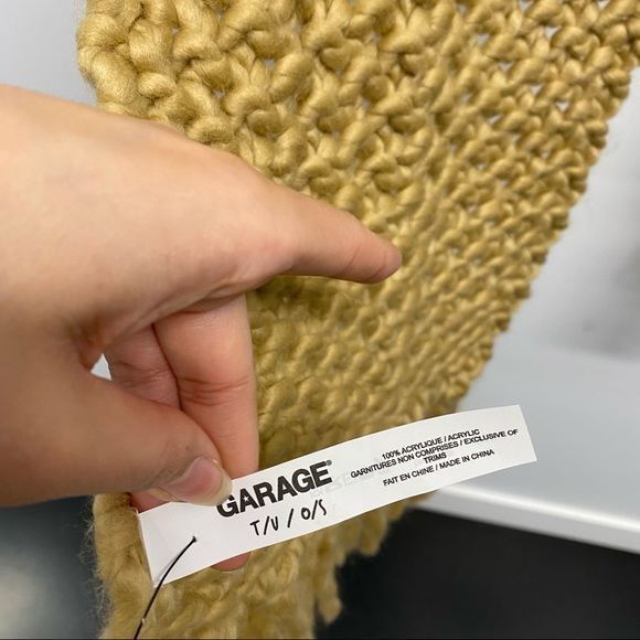 ✨NEW✨ COZY KNIT SCARF AND BEANIE (POMPOM) SET - Picture 5 of 14